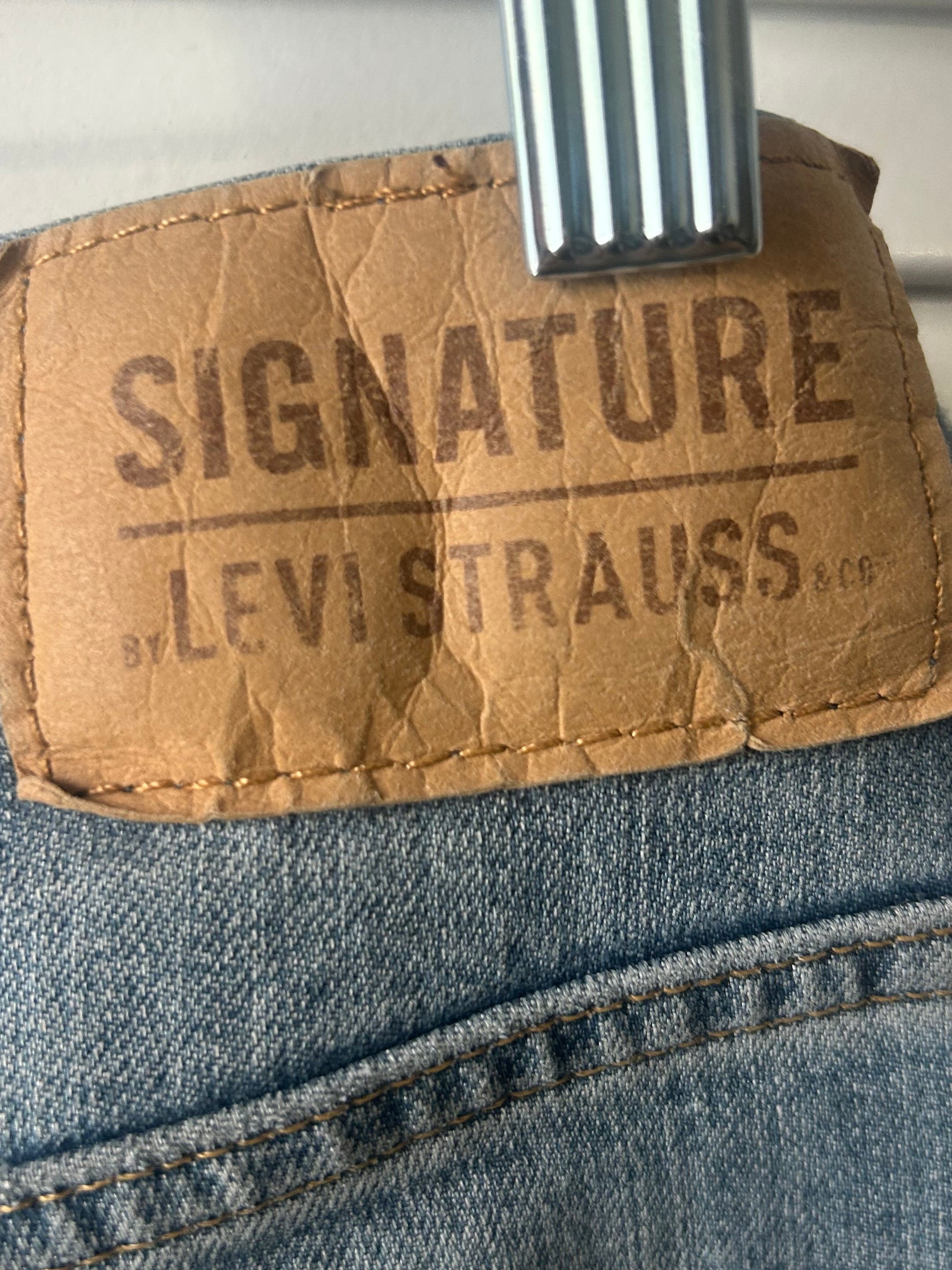 Levi jeans (32X32)