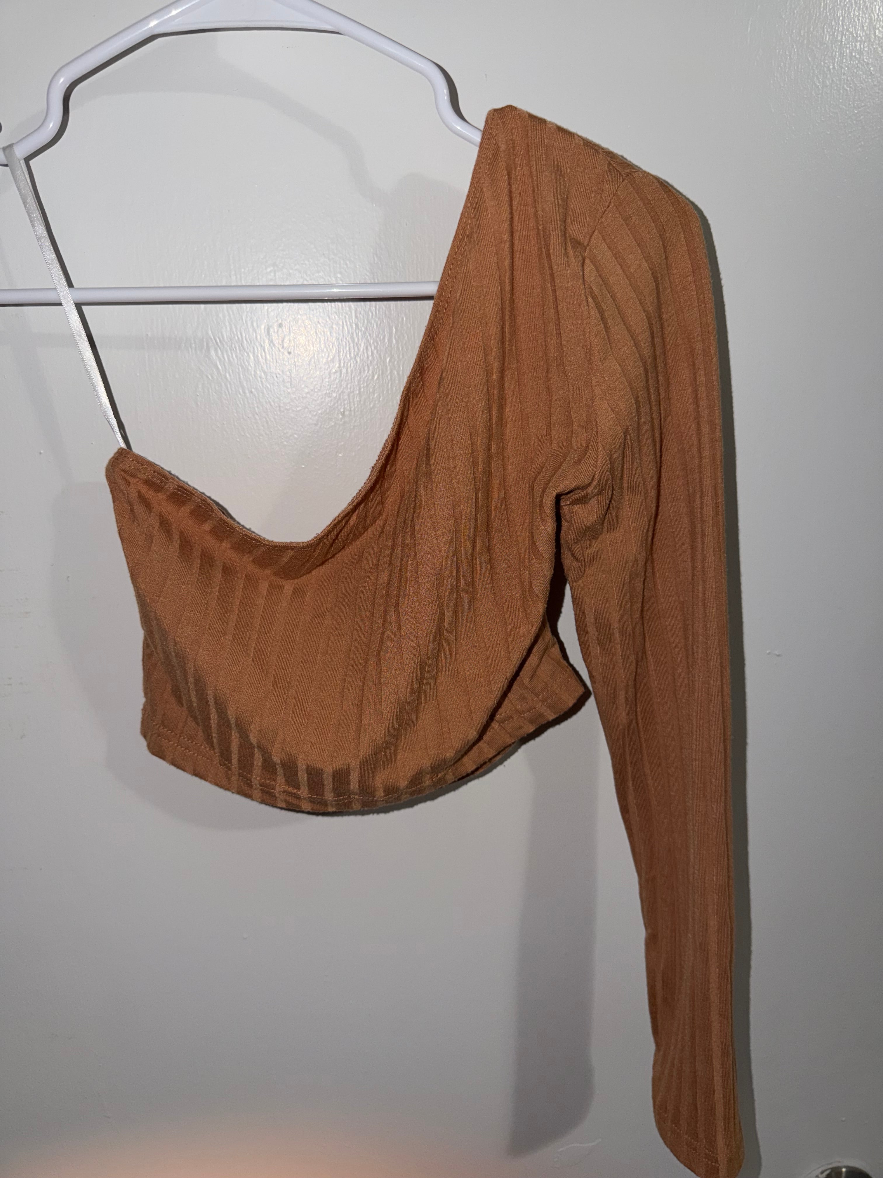 One sleeve croptop (s)
