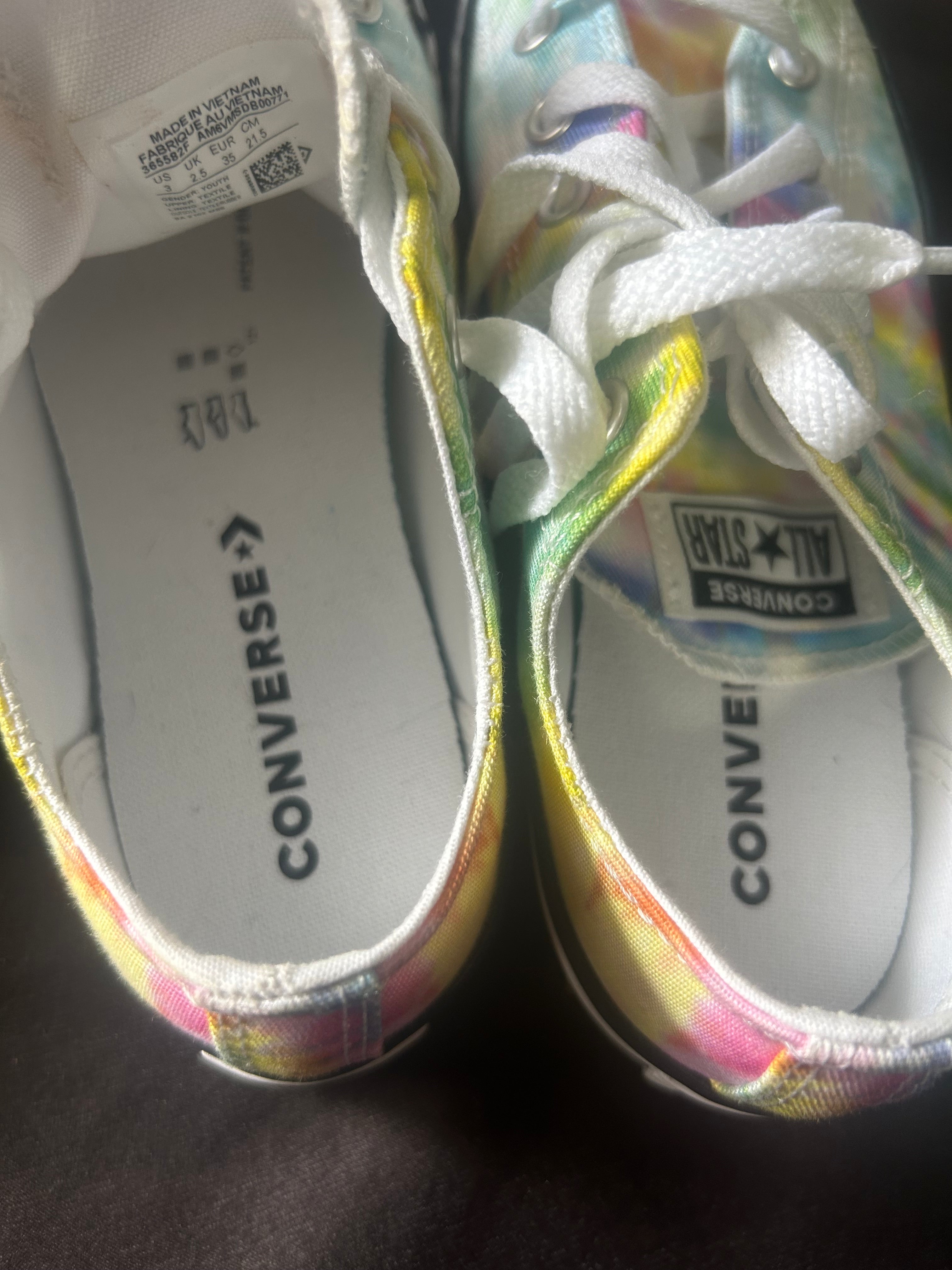 Kids converse