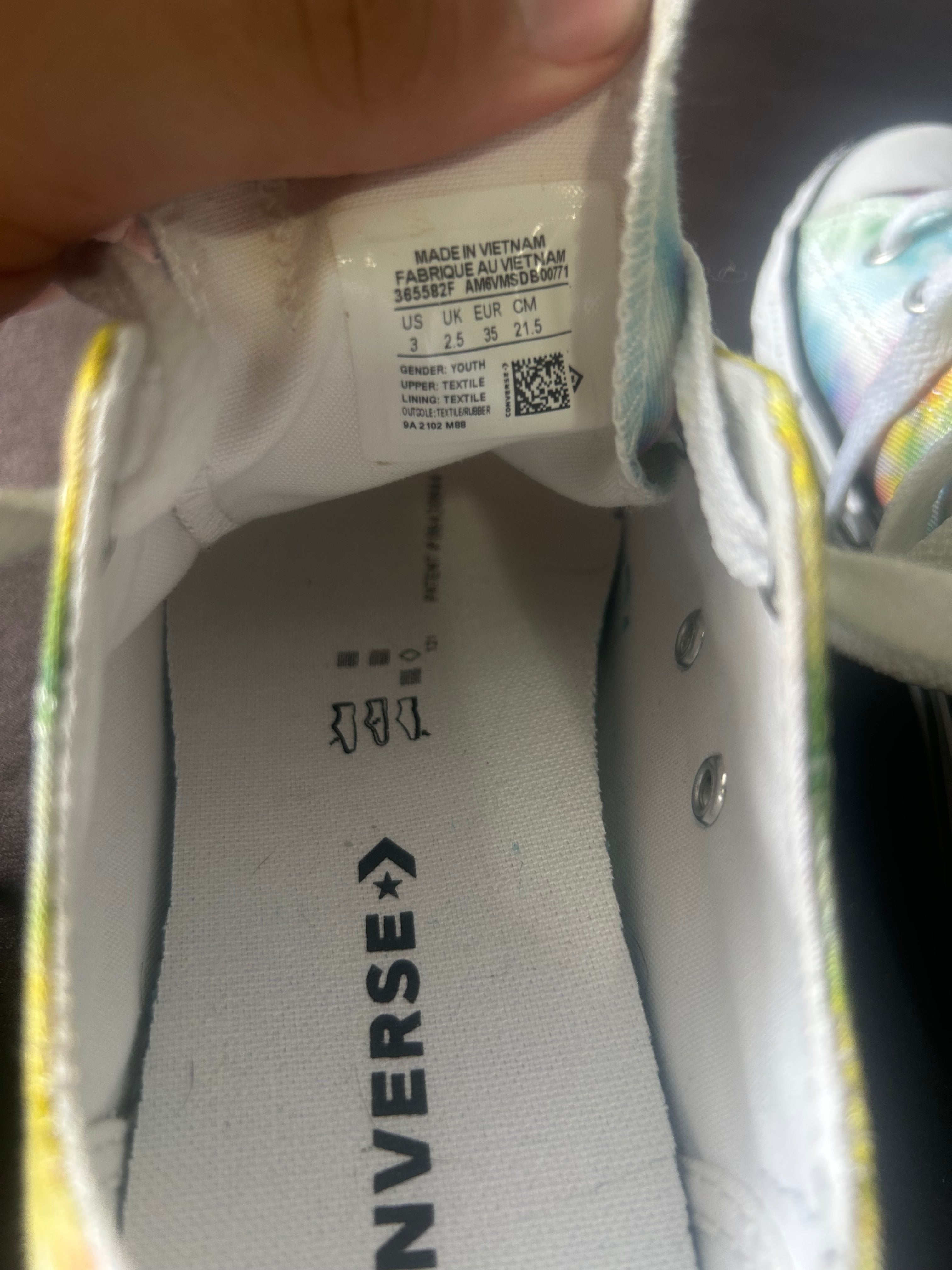 Kids converse