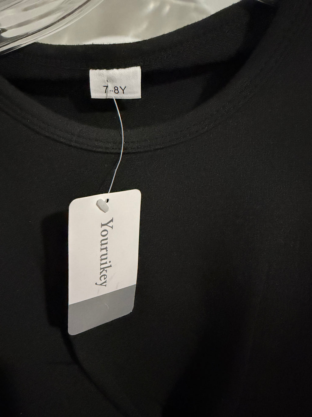 Black crop top (7-8y)