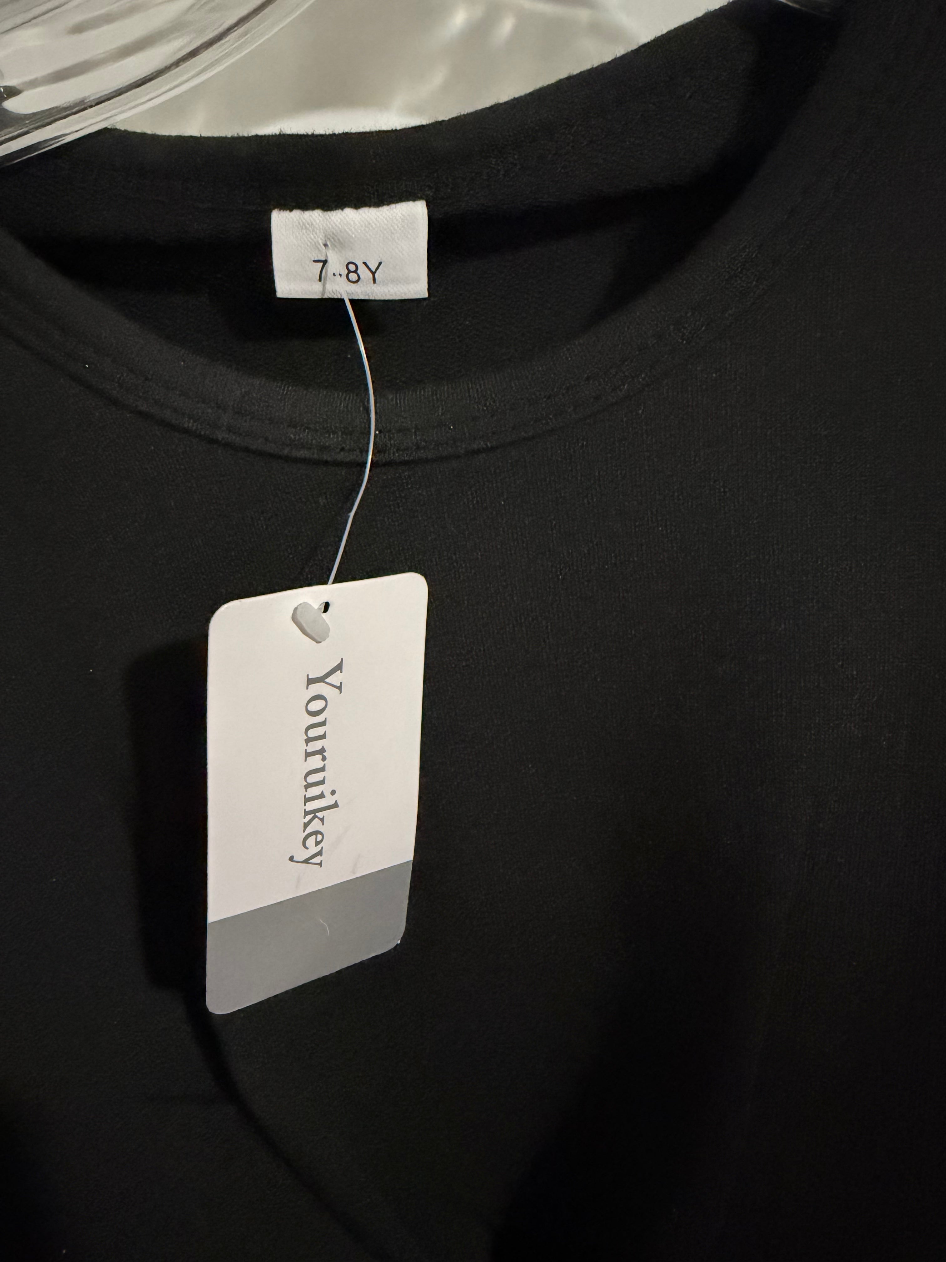 Black crop top (7-8y)